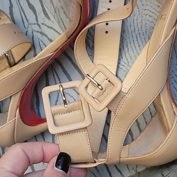 Christian Louboutin - Picture 5 of 6